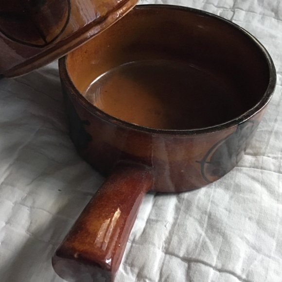 TWO VINTAGE EARTH TONE ONION SOUP BOWLS/CROCKS WITH HANDLE - Picture 3 of 12